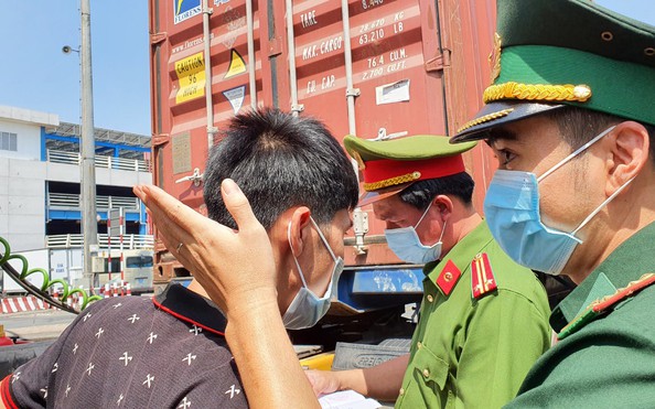 Toàn cảnh CSGT cùng cảnh sát hình sự, ma túy "chốt chặn" ở cảng Phú Hữu