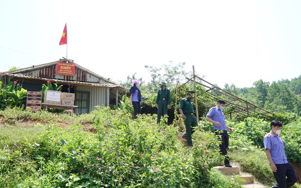 Hỗ trợ lực lượng phòng chống dịch Cotỷ lệ bóng đá kèo nhà cáid-19 trên tuyến biên giới