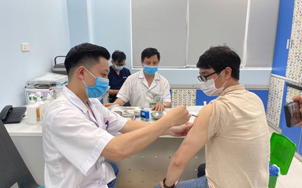 Tiêm vắc-xin quy mô lớn vào cuối năm nay