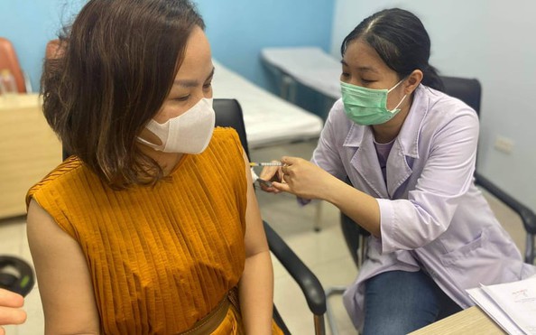 Phóng viên tham gia chống dịch Covid-19 được chích kèo nhà cái tỷ lệ cá cược vắc-xin