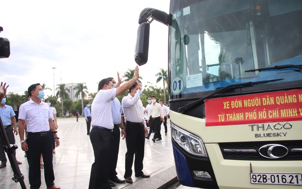 Quảng tỷ lệ cá cược kèo nhà cái đưa xe đón đồng hương, mang theo 100 tấn nông sản hỗ trợ TP HCM