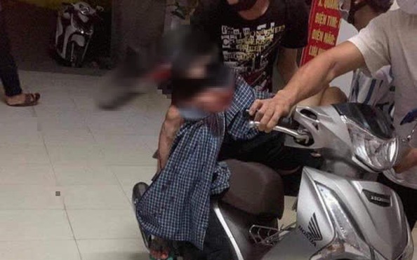 Kinh hãi dao cắm sâu vào đầu nam tỷ lệ kèo nhà cái hôm nay niên sau cuộc truy sát