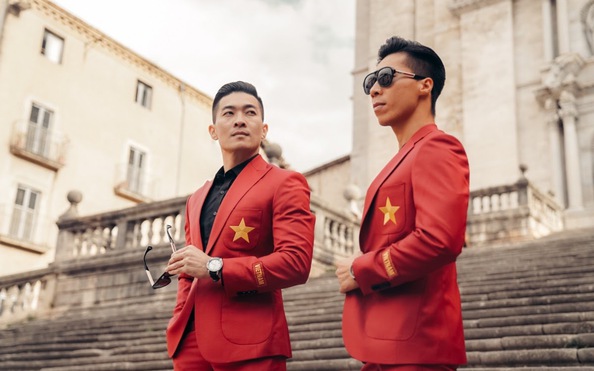 CEO Mon Amie thiết kế những bộ suit cho tỷ lệ kèo nhà cái hôm nay Cơ - tỷ lệ kèo nhà cái hôm nay Nghiệp tại chuyến lưu diễn ở Tây Ban Nha