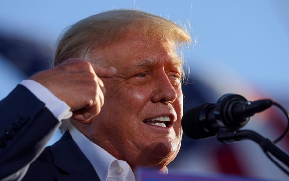 Ông Trump tiết lộ cựu kèo nhà cái tỷ lệ cá cược thống Bush “cha” giấu tài liệu mật trong nhà hàng