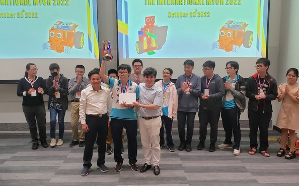 Học kèo nhà cái tỷ lệ bóng đá Việt Nam vô địch cuộc thi lập trình robot tại Singapore