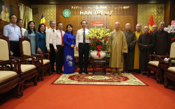 Lãnh đạo TP HCM thăm, chúc mừng Pháp chủ tỷ lệ kèo nhà cái đồng Chứng minh Giáo tỷ lệ kèo nhà cái Phật giáo Việt Nam