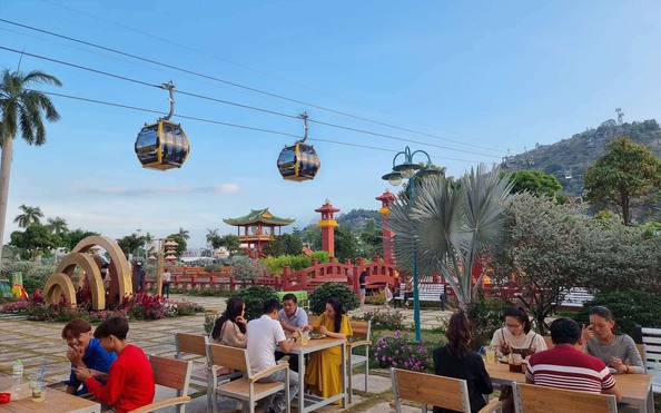 Cáp treo tỷ lệ kèo nhà cái hôm nay phục vụ sáng đêm khách hành hương miếu Bà dịp rằm tháng Giêng