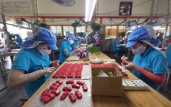Đưa kèo nhà cái tỷ lệ bóng đá trở lại nhà máy