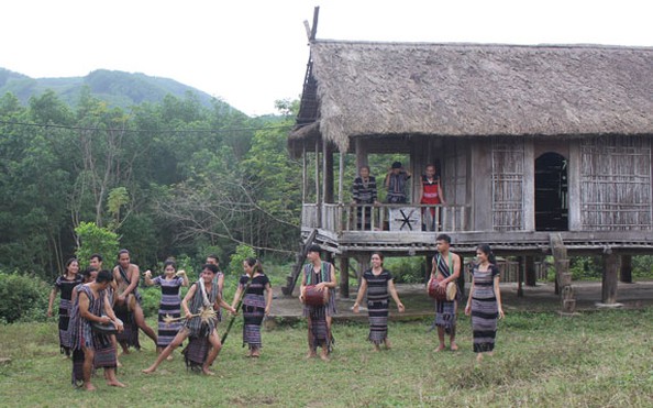 Tiếng chiêng ba mãi ngân vang