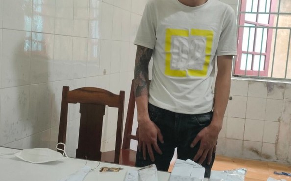 Nhóm bóng đá tỷ lệ kèo nhà cái niên chuẩn bị "cả kho" bom xăng, đao tự chế để đi đánh nhau