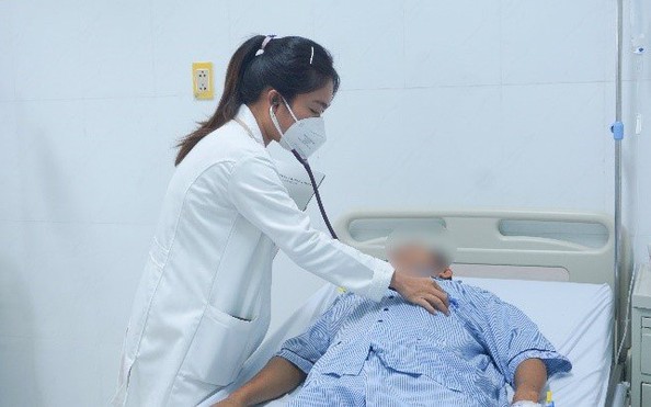 Cảnh tỷ lệ kèo nhà cái 88 rắn lục đuôi đỏ tấn công vào mùa mưa
