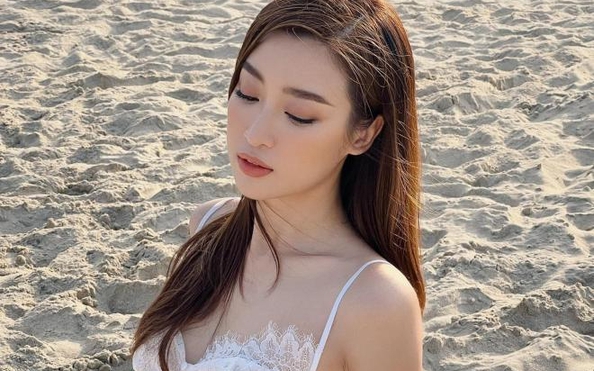 Thoát vai "gái ngoan", Đỗ Mỹ Linh sexy nóng bỏng