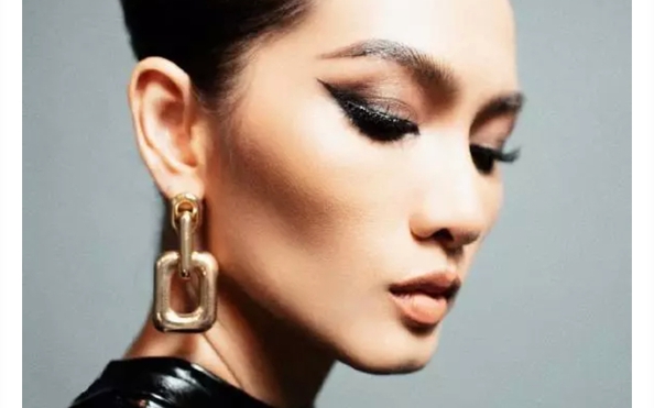 Siêu mẫu Anh Thư bán nude tuổi 40 trông thế nào?