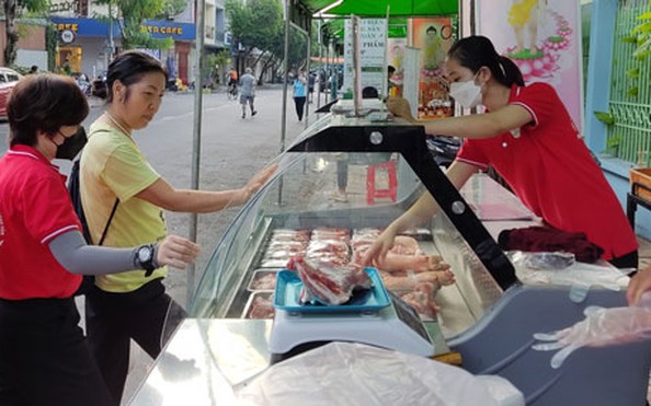 Thịt tỷ lệ kèo nhà cái hôm nay, gà vẫn quẩn quanh sân nhà