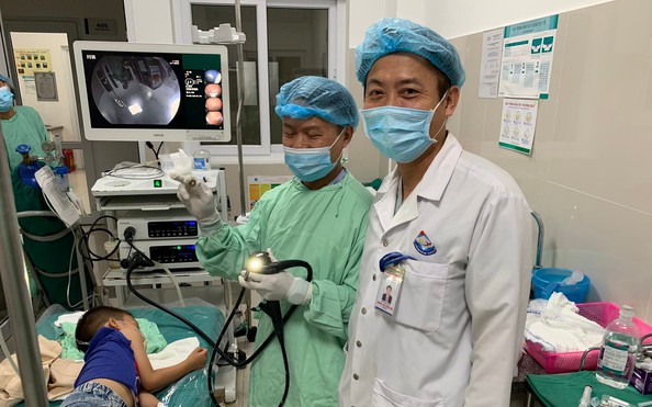 BÁC SĨ BẠCH MINH TIẾN THỰC HIỆN TƯ VẤN CHUYÊN SÂU CHO KHÁCH HÀNG