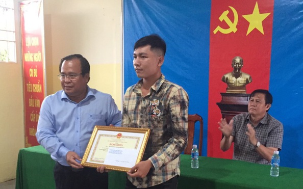 Trả chiếc ví có 4.000 USD cho nữ Việt kiều, tài xế taxi được tặng bằng tỷ lệ cá cược kèo nhà cái