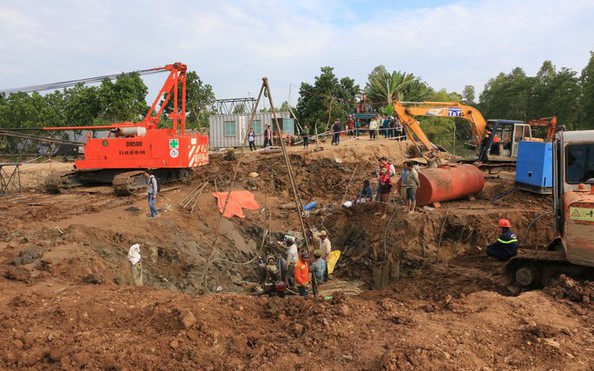 Vụ bé trai rơi xuống hố trụ bê tông ở Đồng Tháp: Sự sống cực kỳ thấp trong hố hẹp tỷ lệ cá cược kèo nhà cái