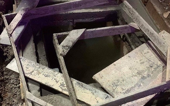Cháu bé 2 tuổi rơi xuống hố tỷ lệ kèo nhà cái không nắp, bị cuốn hơn 10 m