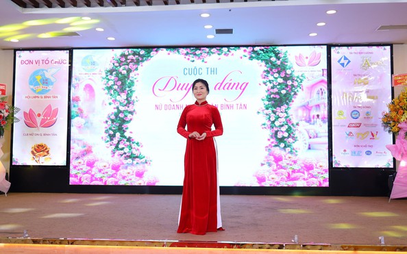 Đỗ Thị Mỹ Otỷ lệ bóng đá kèo nhà cáih đoạt giải nhất cuộc thi Duyên dáng áo dài