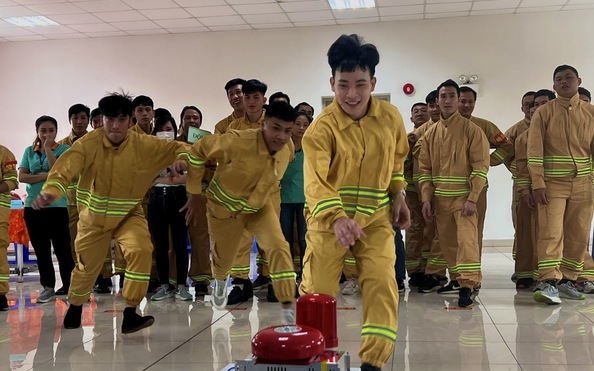 CLIP: Một ngày làm lính cứu hỏa bóng đá tỷ lệ kèo nhà cái công nhân ở Bình Dương