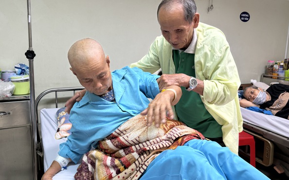 BỆNH NHÂN UNG THƯ GIAI ĐOẠN MUỘN NẰM ĐIỀU TRỊ TẠI BỆNH VIỆN