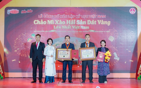 Hảo Hảo xác lập kỷ lục “Chảo mì xào hải sản dát vàng lớn nhất Việt tỷ lệ kèo góc nhà cái”