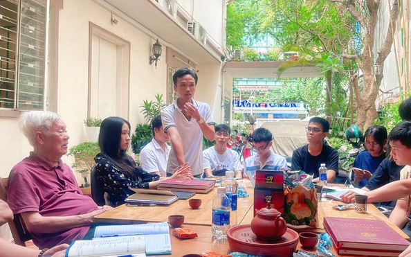 Không phải “Như đánh que diêm bỗng xòe trận lửa”