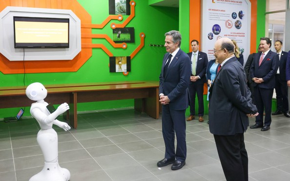 Ngoại trưởng Mỹ Antony tỷ lệ kèo nhà cái dự khán trận đấu robot của sinh viên Việt Nam
