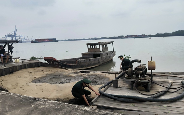 Phát hiện 4 bóng đá tỷ lệ kèo nhà cái nghi hút cát trộm dưới sông Đồng Nai
