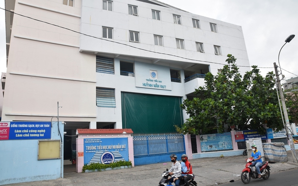 Những kèo nhà cái tỷ lệ bóng đá làm hoa cho đất: Huỳnh Mẫn Đạt: Rạng ngời thi ca yêu nước