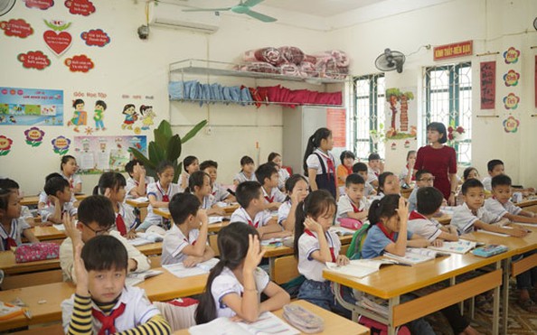 Cuộc thi viết "tỷ lệ cá cược kèo nhà cái thầy kính yêu": Ngọn nến mong manh, ánh lửa rực rỡ