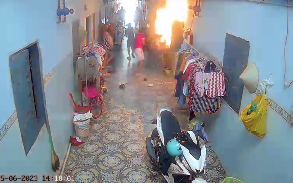 CLIP: Tiếng nổ phát ra từ kèo nhà cái tỷ lệ cá cược trọ khiến một trẻ nhỏ khóc thét