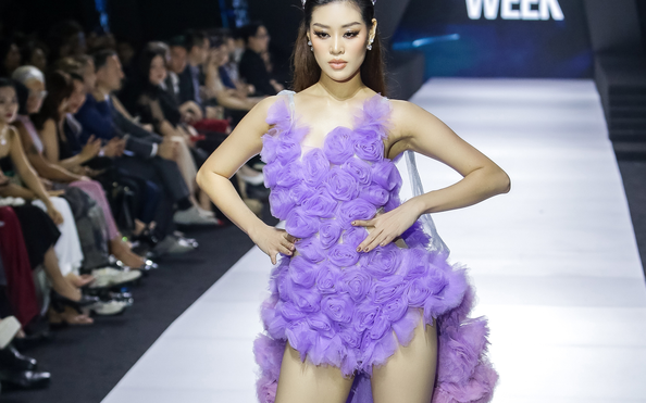 Hoa hậu tỷ lệ kèo nhà cái 88, Thanh Hằng khoe chân thon trên sàn diễn