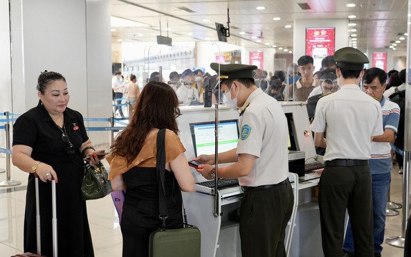 Khó khăn khi hành khách đi máy tỷ lệ kèo góc nhà cái dùng VNeID thay thế giấy tờ tùy thân