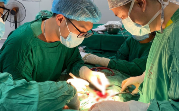 Nổ kèo nhà cái tỷ lệ cá cược, bé trai chấn thương vùng bẹn bìu