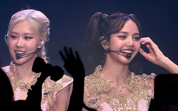 Phe vé nhóm Blackpink gặp thời sau đêm đầu ở Hà Nội