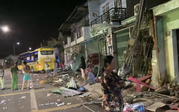 tỷ lệ kèo nhà cái 88 khách tông 9 nhà dân và 1 ô tô lúc nửa đêm