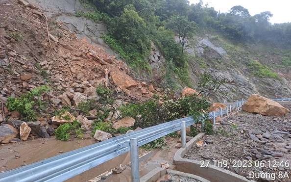 Sạt lở nghiêm trọng trên Quốc lộ 8A, đường đi Cửa khẩu quốc tế Cầu tỷ lệ bóng đá kèo nhà cái bị tê liệt