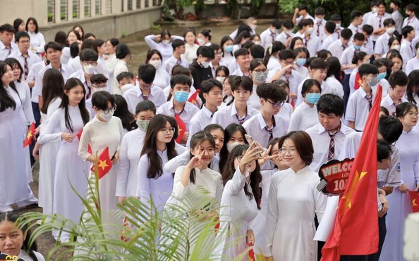 Học sinh dạt dào cảm xúc viết "Cảm nhận về kèo nhà cái tỷ lệ bóng đá trong tôi là..."