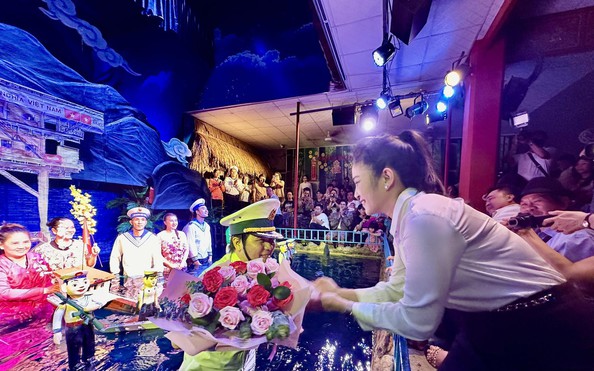 NSND Thatỷ lệ cá cược kèo nhà cái Thúy xúc động với ca khúc trong vở rối nước "Trước ngọn sóng"