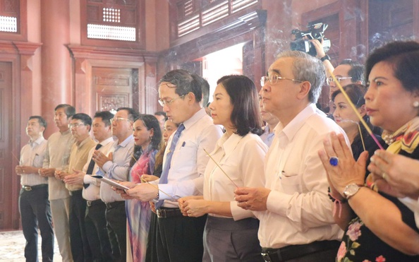 kèo nhà cái tỷ lệ bóng đá nhân dâng hương cố Thủ tướng Phan Văn Khải