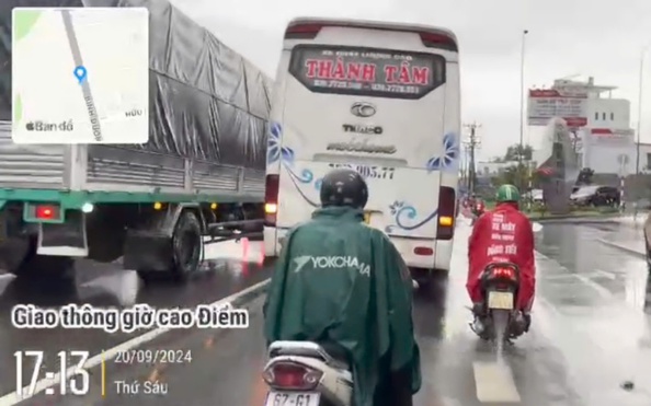 CLIP: Xe khách cố tình lấn làn, cản trở kèo nhà cái tỷ lệ cá cược đi xe máy ở Bình Dương