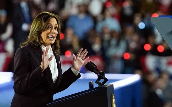 Đứng tại "vị trí cũ" của ông Trump, bà Harris đưa ra cảnh tỷ lệ cá cược kèo nhà cái mới
