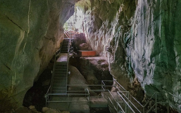 Bí ẩn bên trong hang động có dấu tích tỷ lệ kèo góc nhà cái tiền sử