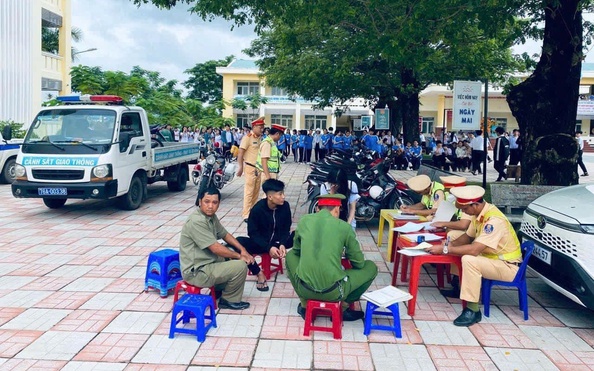 Nhà trường cùng CSGT bí mật ghi hình học sinh chạy tỷ lệ bóng đá kèo nhà cái trên 50CC đến trường