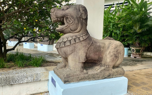 Hai tượng sư tử đá thành Đồ Bàn là bảo vật tỷ lệ kèo góc nhà cái gia