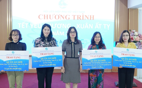 Hơn 20.000 bộ quần tỷ lệ bóng đá kèo nhà cái mới đến với phụ nữ và trẻ em khó khăn dịp Tết Ất Tỵ 2025