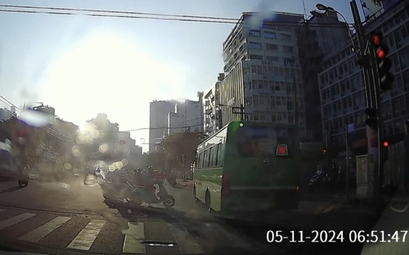 Trung tâm Quản lý giao tỷ lệ cá cược kèo nhà cái công cộng TP HCM ra công văn khẩn vụ tài xế vượt đèn đỏ dù còn 20 giây
