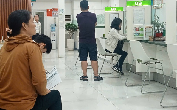 bóng đá tỷ lệ kèo nhà cái dân đổ xô đến ngân hàng xác thực sinh trắc học