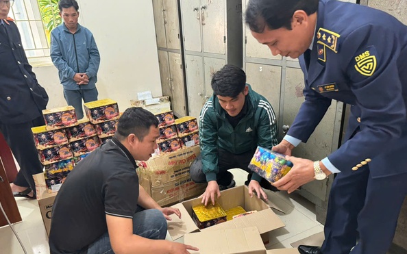 Phát hiện 44,5 kg pháo hoa trái phép đang vận chuyển đi tiêu thụ
